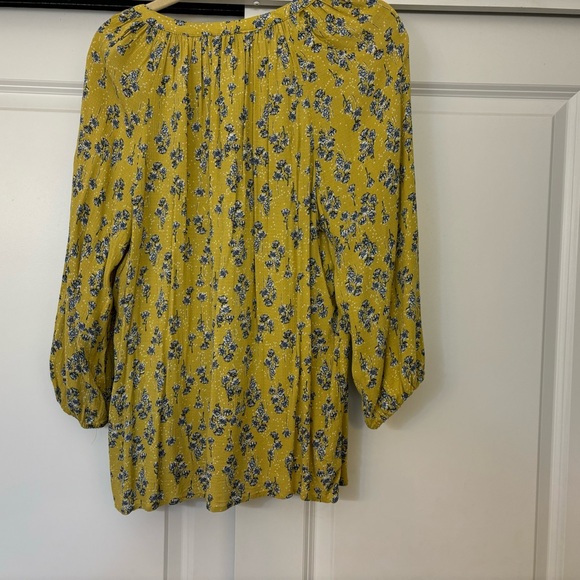 Jones of New York yellow, mustard and blue and white floral blouse! - Picture 11 of 13